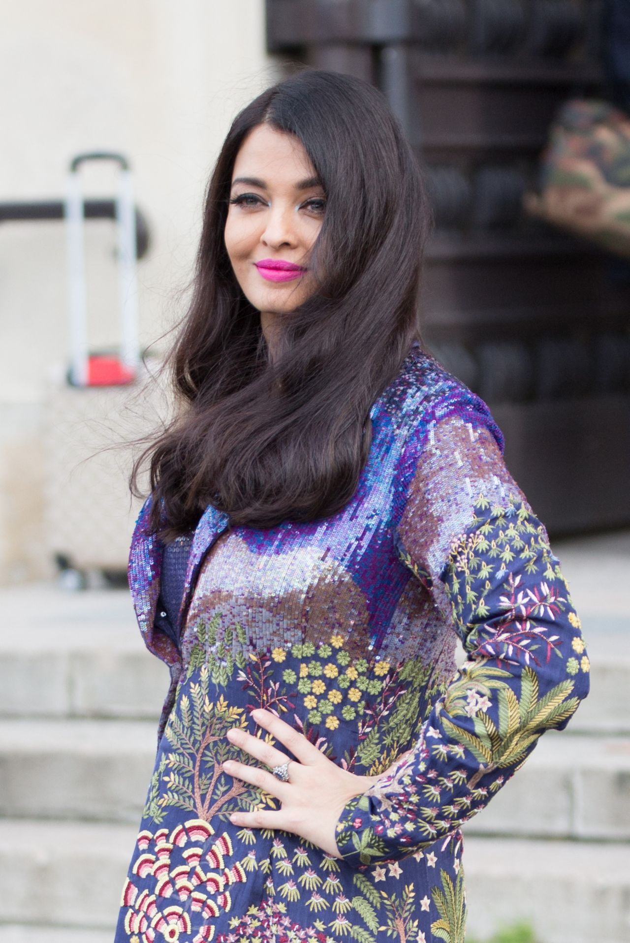 AISHWARYA RAI LEAVING LOREAL SHOW AT PARIS FASHION WEEK2